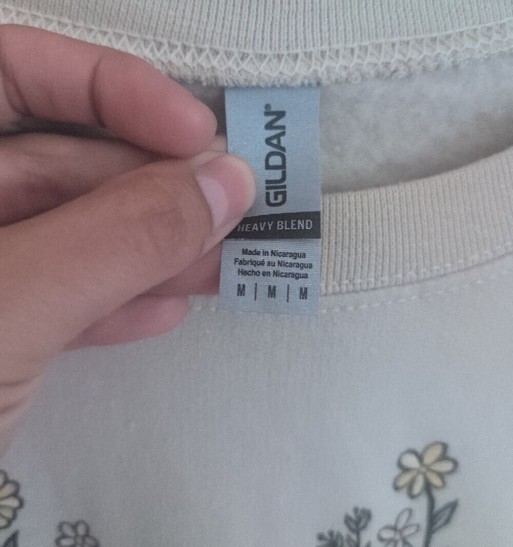 Gildan Taylor Swift Light Beige Crewneck Sweatshirt Pastel Book & Floral Graphic - Picture 2 of 5
